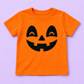 Camiseta naranja con cara de calabaza