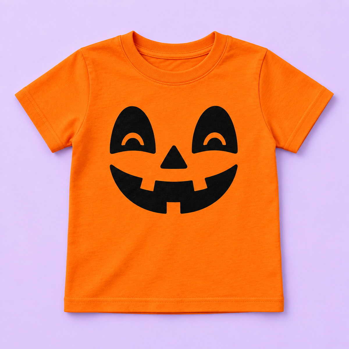 Camiseta naranja con cara de calabaza