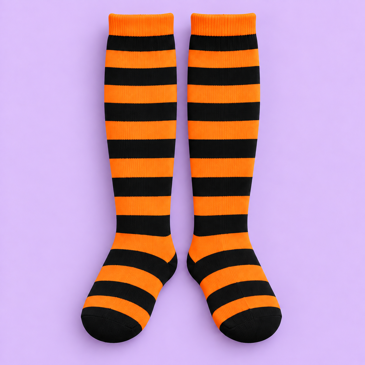 Medias de rayas naranja con negro